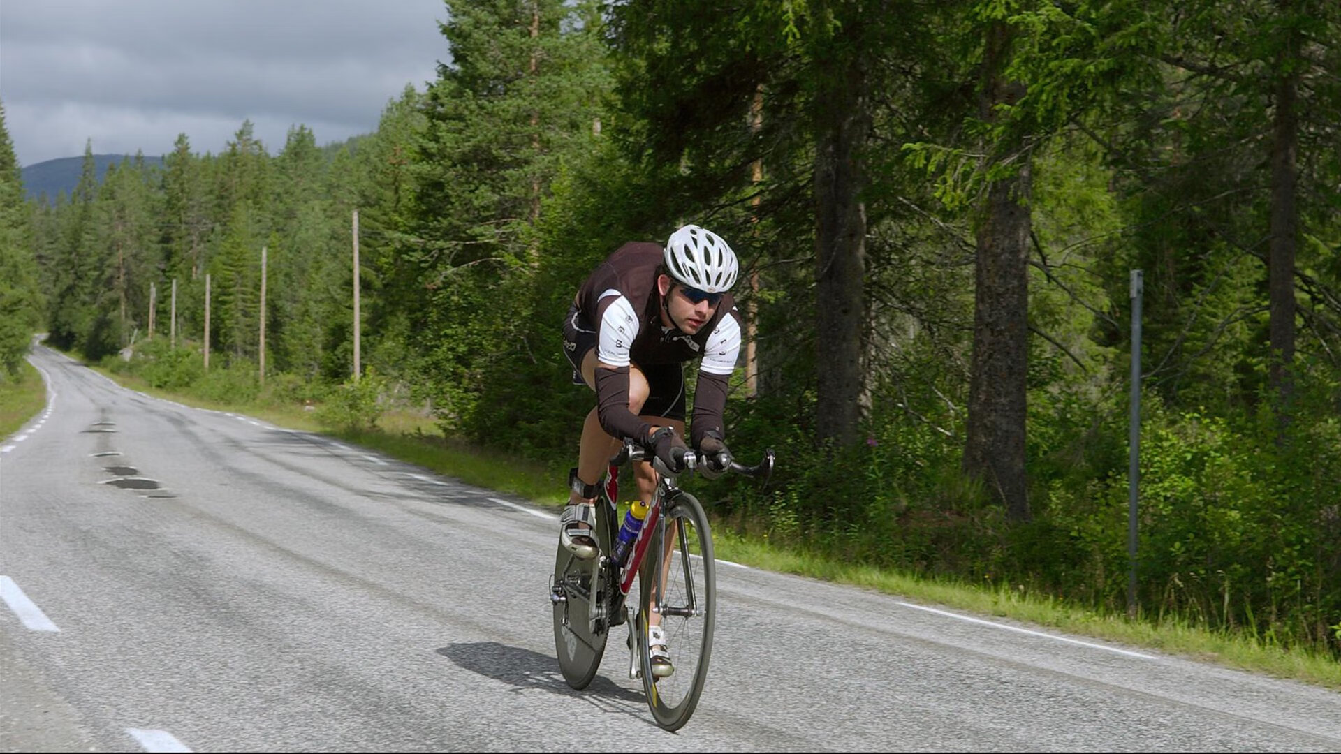影子与绞索，瑞典如何用战术铁幕窒息西班牙，莱万如何成为那柄外科手术刀