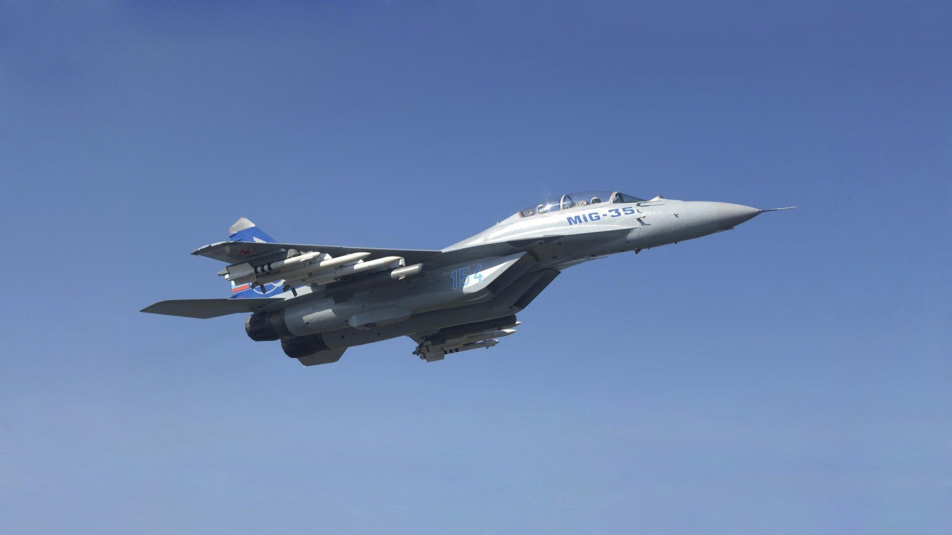 双轨叙事,F1街道赛之夜与锡安拉开差距的秒针共振